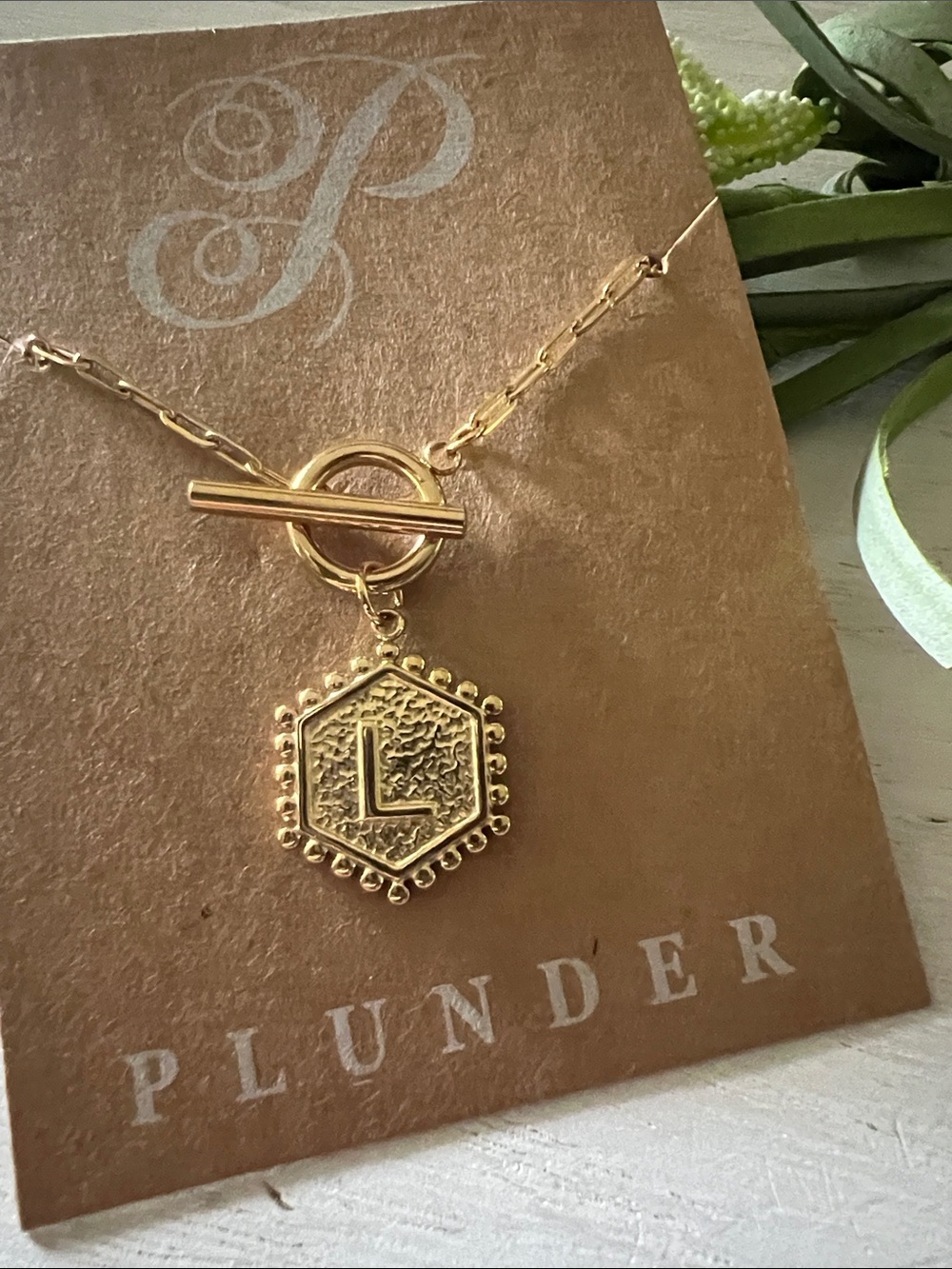 Plunder “L” necklace gold tone